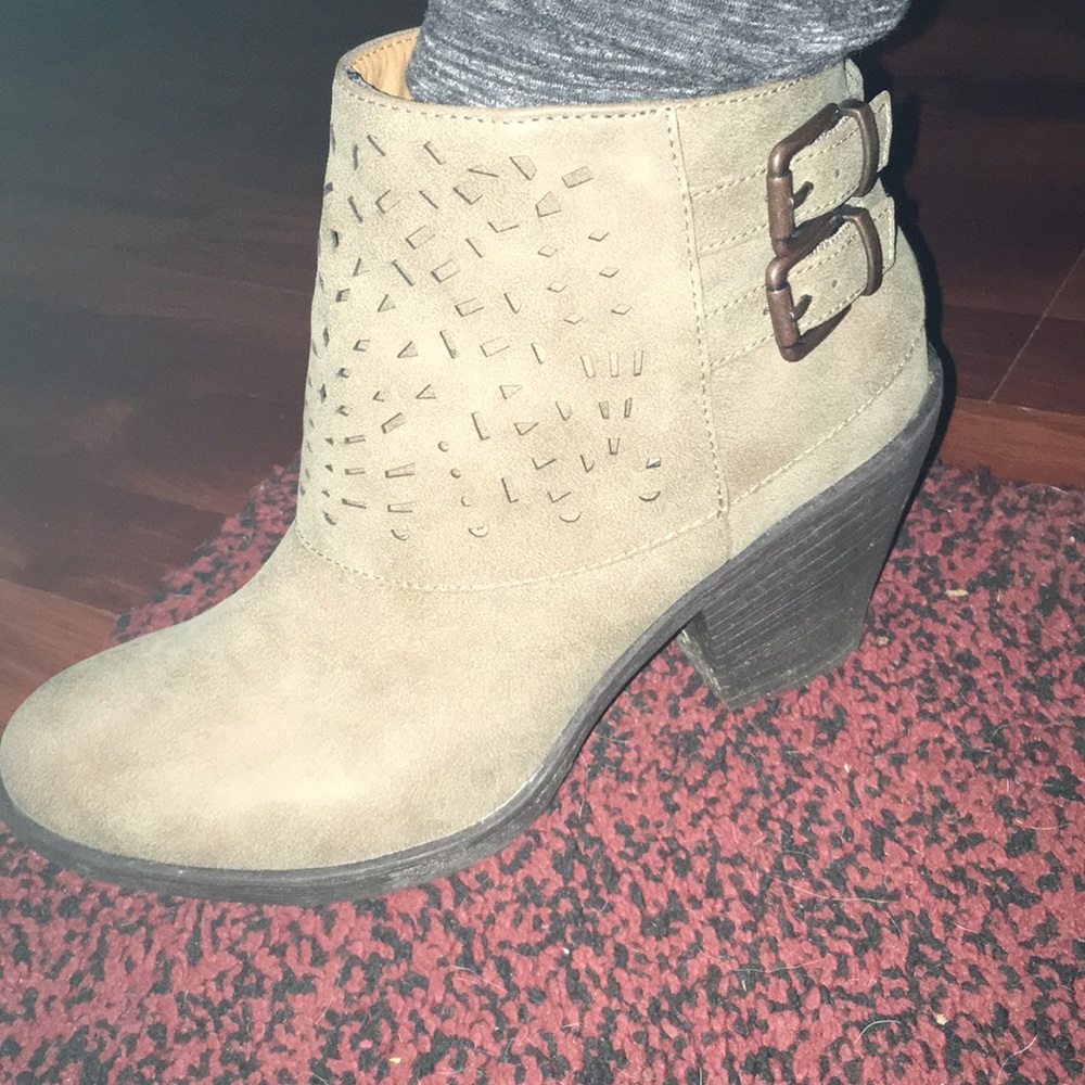 Booties - Picture 3 of 4